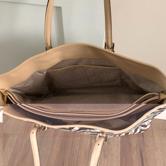 Michael Kors Tote Bag - Picture 3 of 6